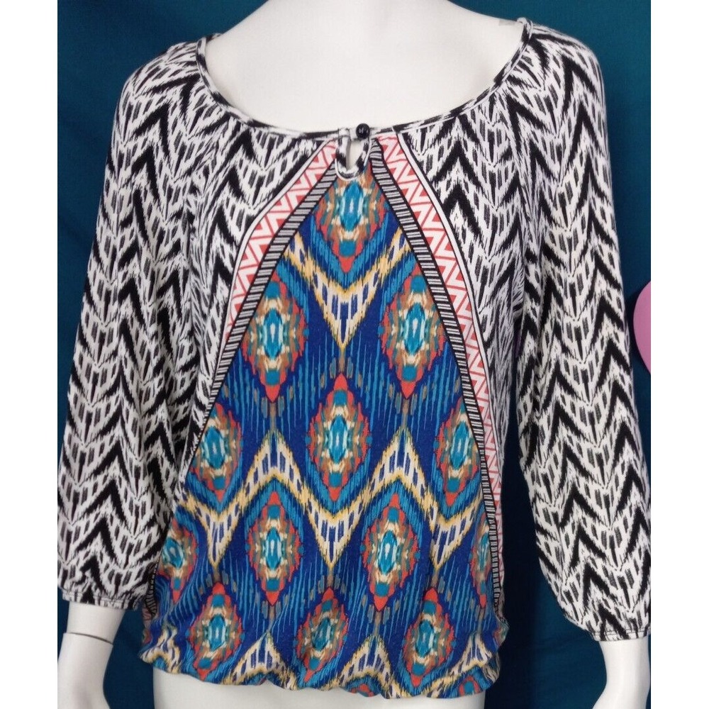 Chico's 1 size medium 8 Aztec stretch top peep hole elastic fitted waist